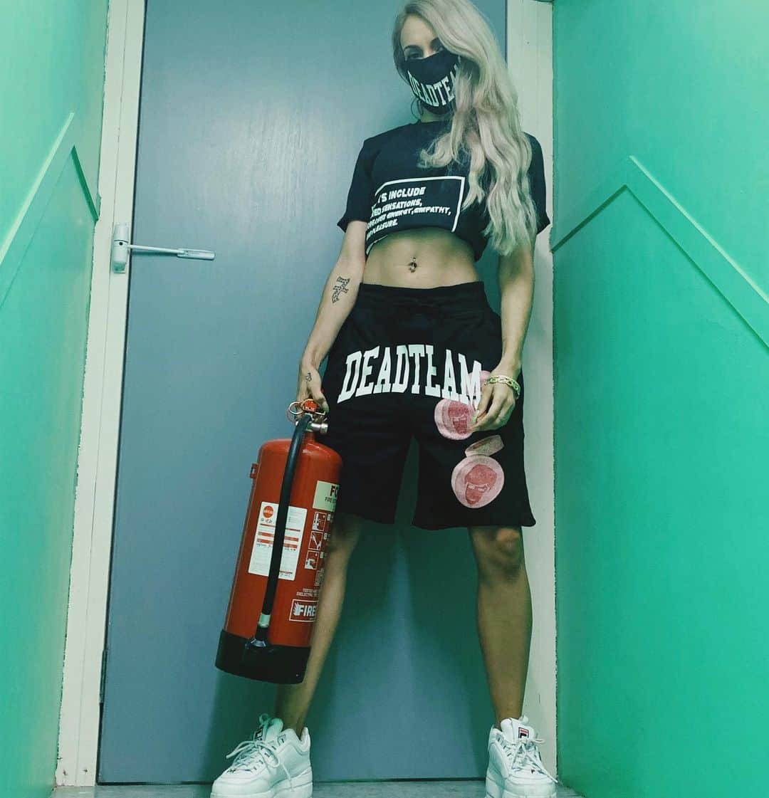 ターラのインスタグラム：「TĀLĀisdead 💀🥀 @casisdead」