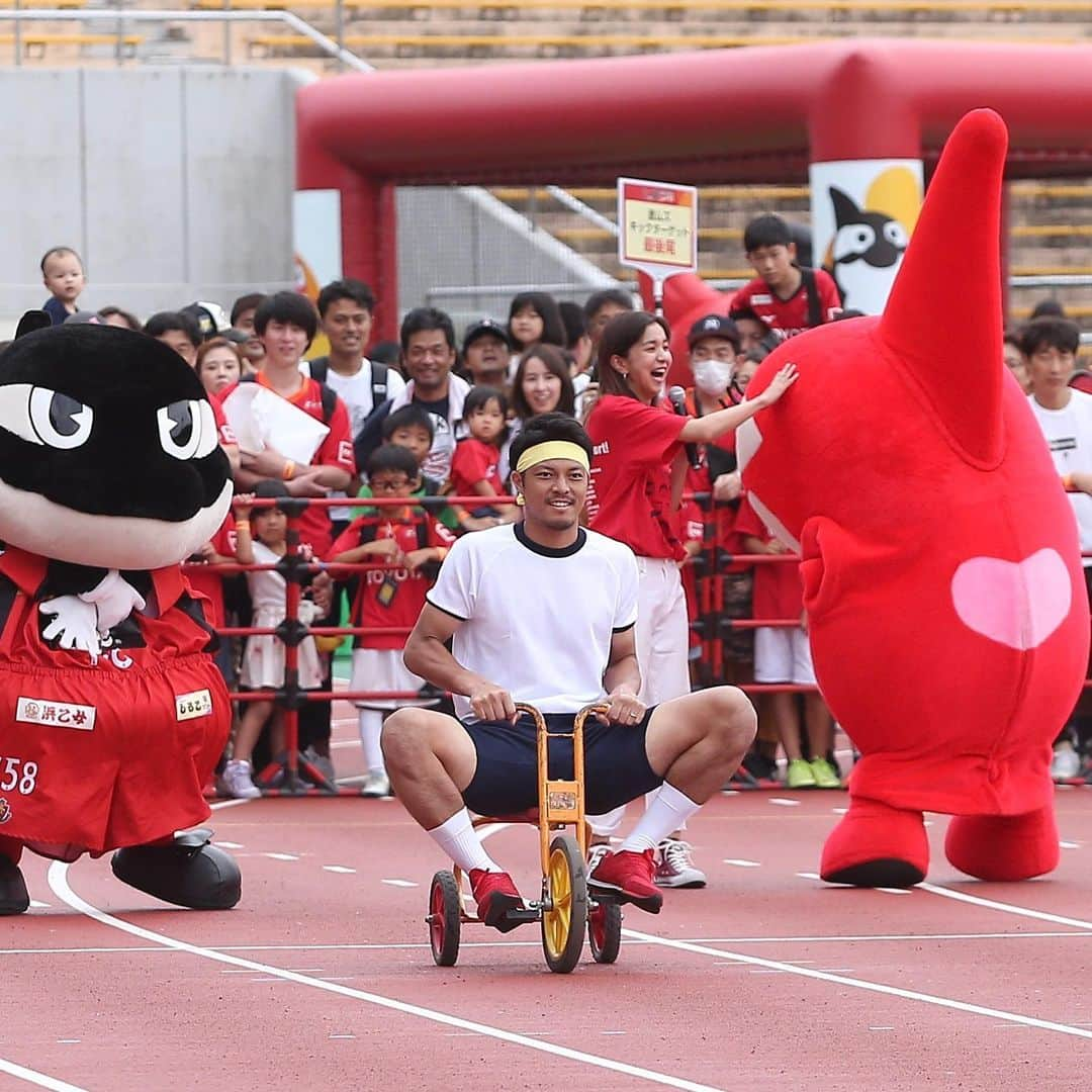 名古屋グランパスさんのインスタグラム写真 - (名古屋グランパスInstagram)「2019.9.21 名古屋グランパス ファン感謝デー「LOVE GRAMPUS Festa 2019」@パロマ瑞穂スタジアム . . 悪天候も予想されていたにもかかわらず、過去最多の約7,000名ものファミリーの皆さんにご来場いただきました。 . . クラブより日頃のお礼をお伝えするはずが、たくさんの笑顔と元気とチカラを頂いてしまいました。 . . 本日はありがとうございました。心より感謝申し上げます😌残り8試合、名古屋グランパスで一体に🤝 . . #感謝 #ファン感2019 #名古屋グランパス #grampus」9月21日 21時17分 - nagoyagrampus