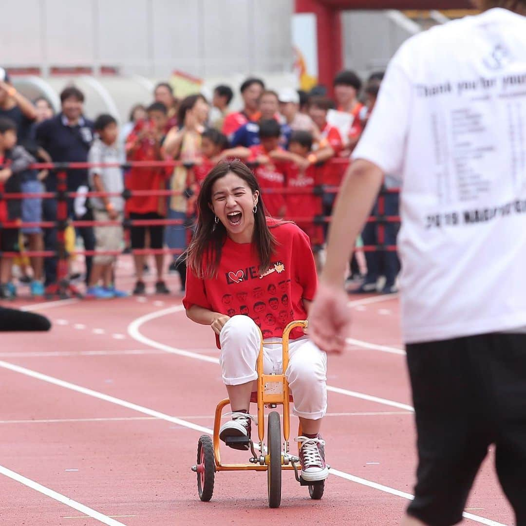 名古屋グランパスさんのインスタグラム写真 - (名古屋グランパスInstagram)「2019.9.21 名古屋グランパス ファン感謝デー「LOVE GRAMPUS Festa 2019」@パロマ瑞穂スタジアム . . 悪天候も予想されていたにもかかわらず、過去最多の約7,000名ものファミリーの皆さんにご来場いただきました。 . . クラブより日頃のお礼をお伝えするはずが、たくさんの笑顔と元気とチカラを頂いてしまいました。 . . 本日はありがとうございました。心より感謝申し上げます😌残り8試合、名古屋グランパスで一体に🤝 . . #感謝 #ファン感2019 #名古屋グランパス #grampus」9月21日 21時17分 - nagoyagrampus