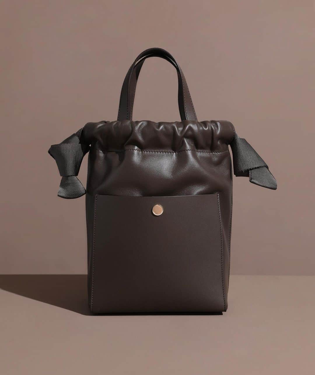 Sophie Hulmeのインスタグラム：「Sumptuous. The Knot in Mocha. 💫」