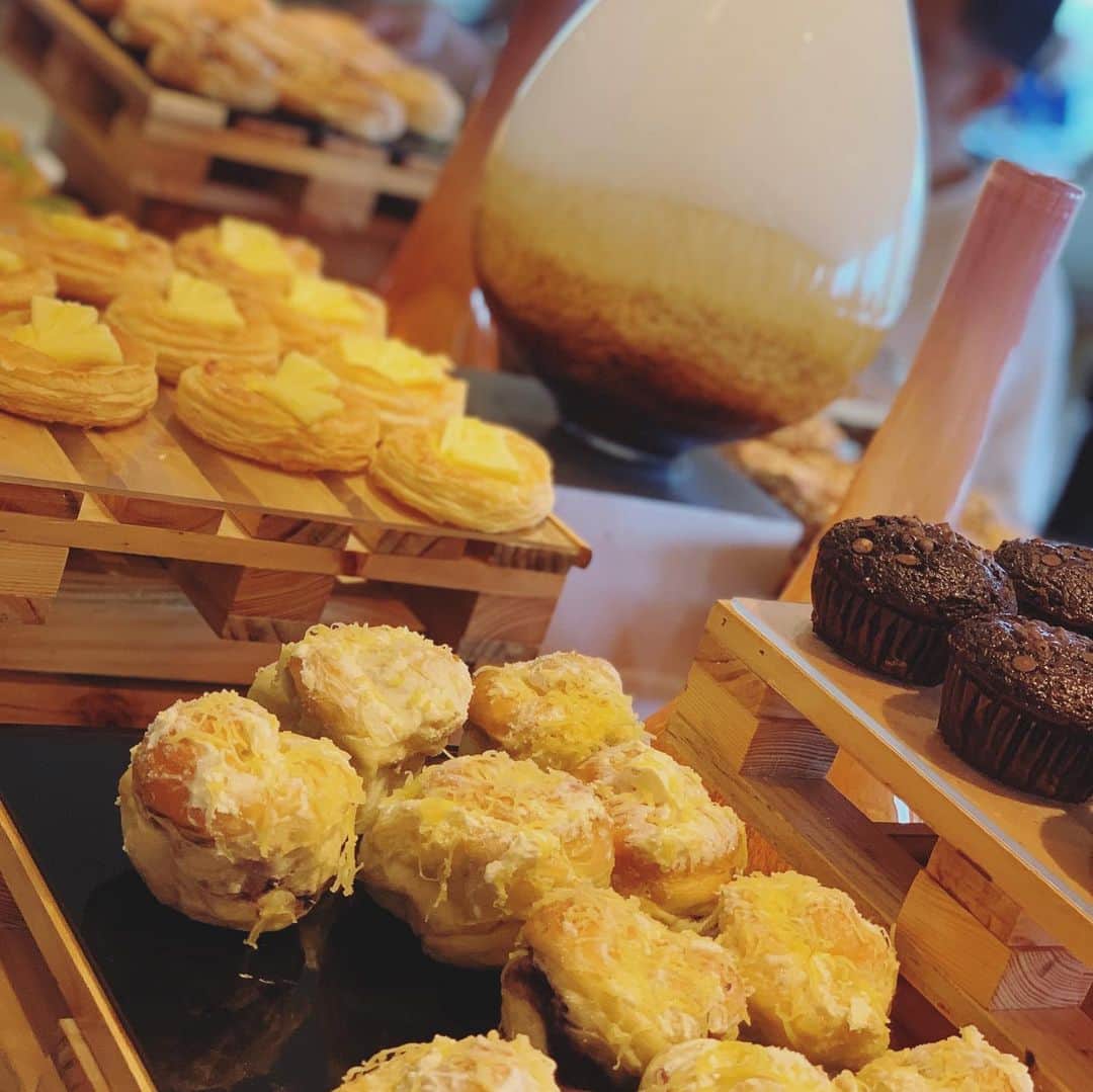 柴小聖さんのインスタグラム写真 - (柴小聖Instagram)「Breakfast...♥︎ 朝ごはんおいしすぎた。 言えばなんでも出てくる秘密のメニューがいっぱいの謎🤤  #cebu #cebuphilippines #shangrila #cebuisland #dinner #ootd #breakfast #cafe #kawasaki #happy #italian #favorite #ootd #instagood #instalike #follow #followｍe #japanesegirl #セブ島 #語学留学」9月21日 21時23分 - konona.official