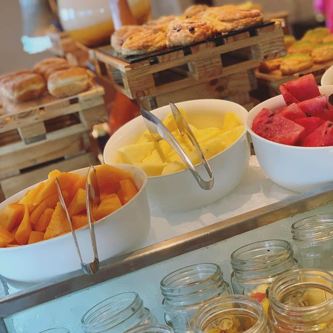 柴小聖さんのインスタグラム写真 - (柴小聖Instagram)「Breakfast...♥︎ 朝ごはんおいしすぎた。 言えばなんでも出てくる秘密のメニューがいっぱいの謎🤤  #cebu #cebuphilippines #shangrila #cebuisland #dinner #ootd #breakfast #cafe #kawasaki #happy #italian #favorite #ootd #instagood #instalike #follow #followｍe #japanesegirl #セブ島 #語学留学」9月21日 21時23分 - konona.official