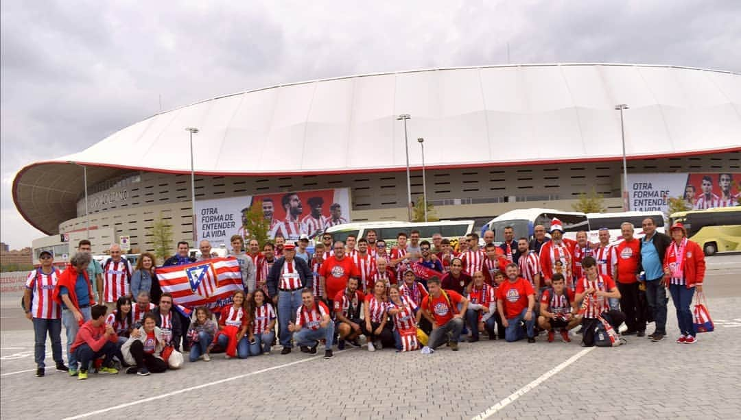 アトレティコ・マドリードさんのインスタグラム写真 - (アトレティコ・マドリードInstagram)「🙌 #AtléticosPorElMundo, las fan zones del @WandaMetropolitano se encuentran a pleno rendimiento. ¡La familia rojiblanca lo está pasando en grande en el #DíaDeLasPeñas2019! 🙂 🔴⚪ #AúpaAtleti」9月21日 21時28分 - atleticodemadrid