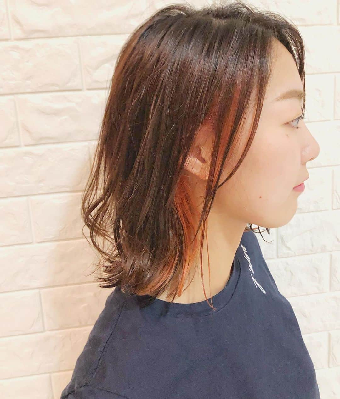 Lunonのインスタグラム：「《インナーカラー》 . オレンジ . Lunon ☏ 06-6341-5535 menu cut color ）⇨ ¥3780 perm . hot pepper or お電話✆ にて お気軽にご連絡ください✭ . . #Lunon#大阪美容室#大阪#野田阪神#福島#美容室 #大阪カフェ#カフェ#cafe#ブリーチ #hairstyle#haircolor#女子力 #メイク#エステ#アレンジ#マツエク #美肌#美白#リップ#ヘアアレンジ #color#デザイン#ハイライト #グラデーション#スタイリング #おしゃれ#おしゃれさんと繋がりたい」