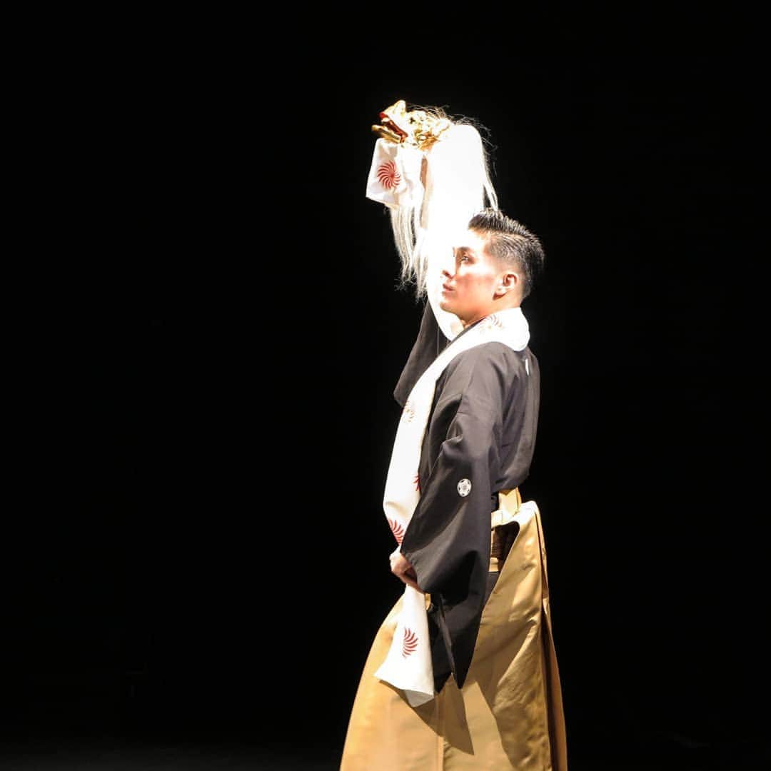 梅川壱ノ介（舞踊家）さんのインスタグラム写真 - (梅川壱ノ介（舞踊家）Instagram)「𝕋𝕙𝕖 𝕝𝕚𝕠𝕟 𝕕𝕒𝕟𝕔𝕖 ￣￣￣￣￣￣￣￣￣￣￣￣￣￣￣￣￣￣￣￣￣￣ 獅子の踊り 心を込めて、勤めさせて頂きました。  #梅川壱ノ介  #ヘルシンキ #フィンランド #日本舞踊 #伝統文化 #着物 #獅子」9月21日 21時34分 - umekawaichinosuke