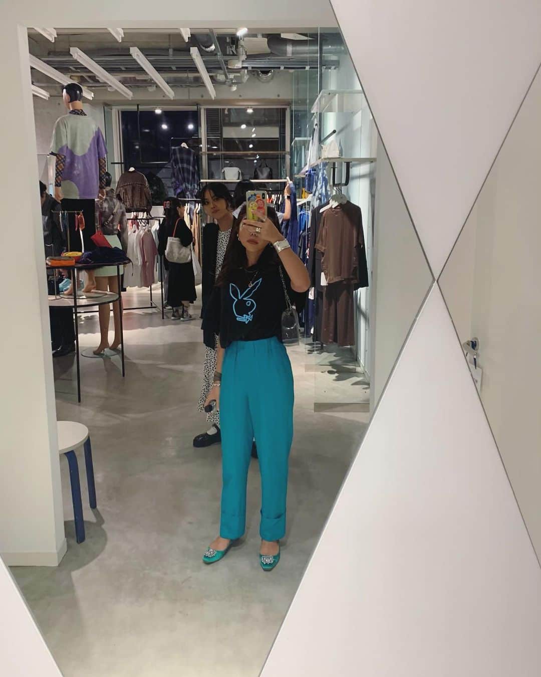 Naomiのインスタグラム：「Blue🐰💙💚 #FNO#ootd#playboy#rabbits #ひょっこり#じーたろう #りえこ居ない」