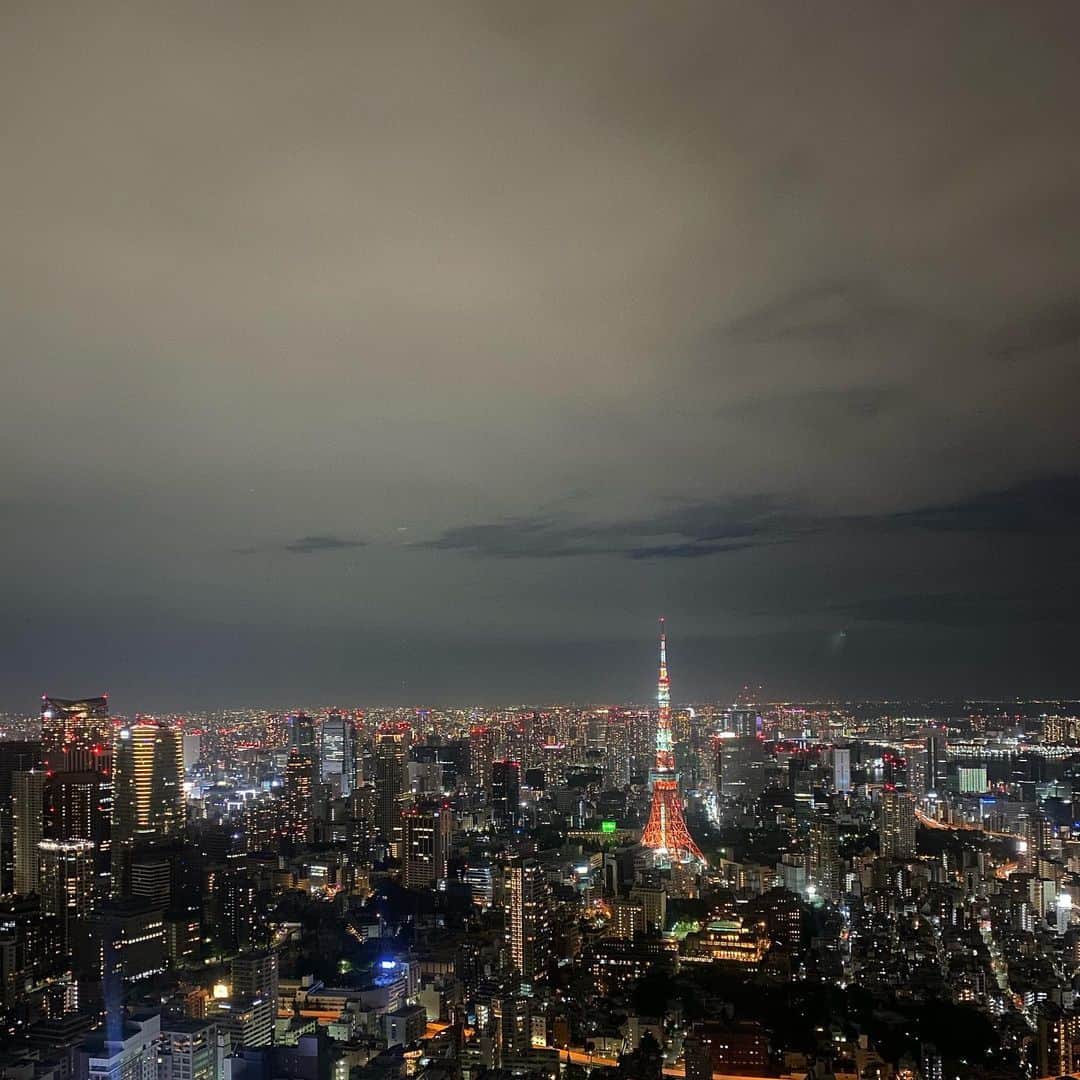 林信行のインスタグラム：「#tokyotonight #shotoniphone11promax #nightmode」