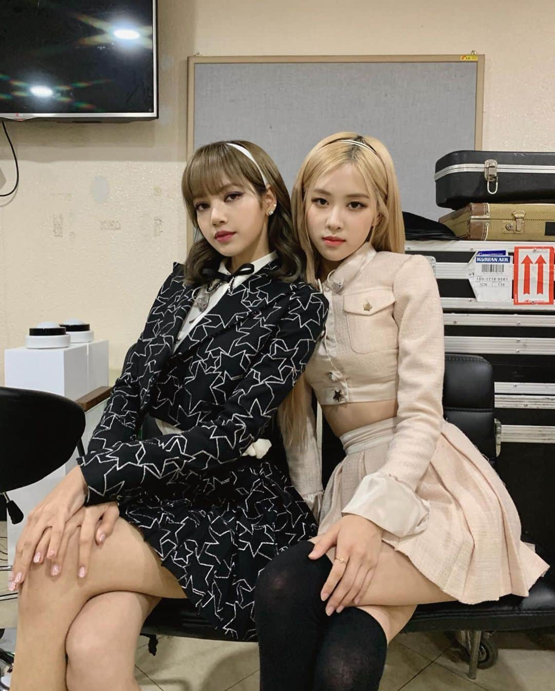 ロゼさんのインスタグラム写真 - (ロゼInstagram)「xoxo🖤 @lalalalisa_m」9月21日 21時55分 - roses_are_rosie