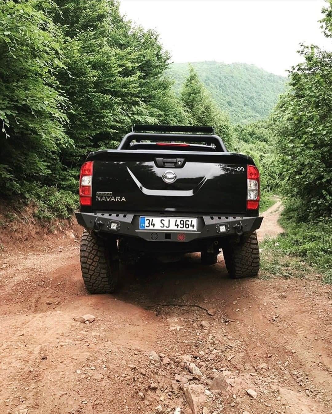 Nissanさんのインスタグラム写真 - (NissanInstagram)「Not your everyday road. Not your everyday truck. #NissanNavara #Nissan #Navara 📷&🚗 @offroadnavara」9月21日 22時00分 - nissan