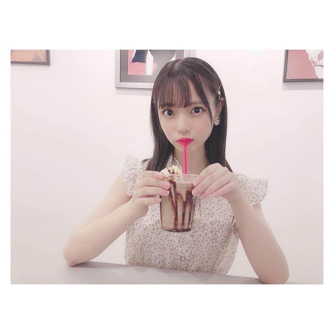 岩田陽菜さんのインスタグラム写真 - (岩田陽菜Instagram)「#カフェ 〜🍫🍨🍼💕﻿ ﻿ ﻿ ﻿#carboncoffee #福岡 #福岡カフェ #cafe #天神 #博多 #天神カフェ #chocolate #float #アイス﻿ #私服 #ワンピース #emsexcite #花柄 #花柄ワンピース #accessory #ヘアピン #earring #NICECLAUP﻿ ﻿」9月21日 22時07分 - hina_naso_stu48