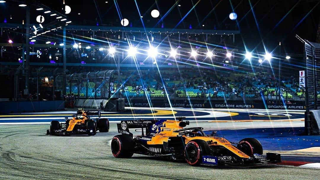 フェルナンド・アロンソさんのインスタグラム写真 - (フェルナンド・アロンソInstagram)「The night footage at Singapore looks great on TV !! Let’s hope for a good show on the race and qualy ! ✊️✊️✊️ @mclaren #mclaren #f1 #nightrace #singapore」9月21日 22時10分 - fernandoalo_oficial