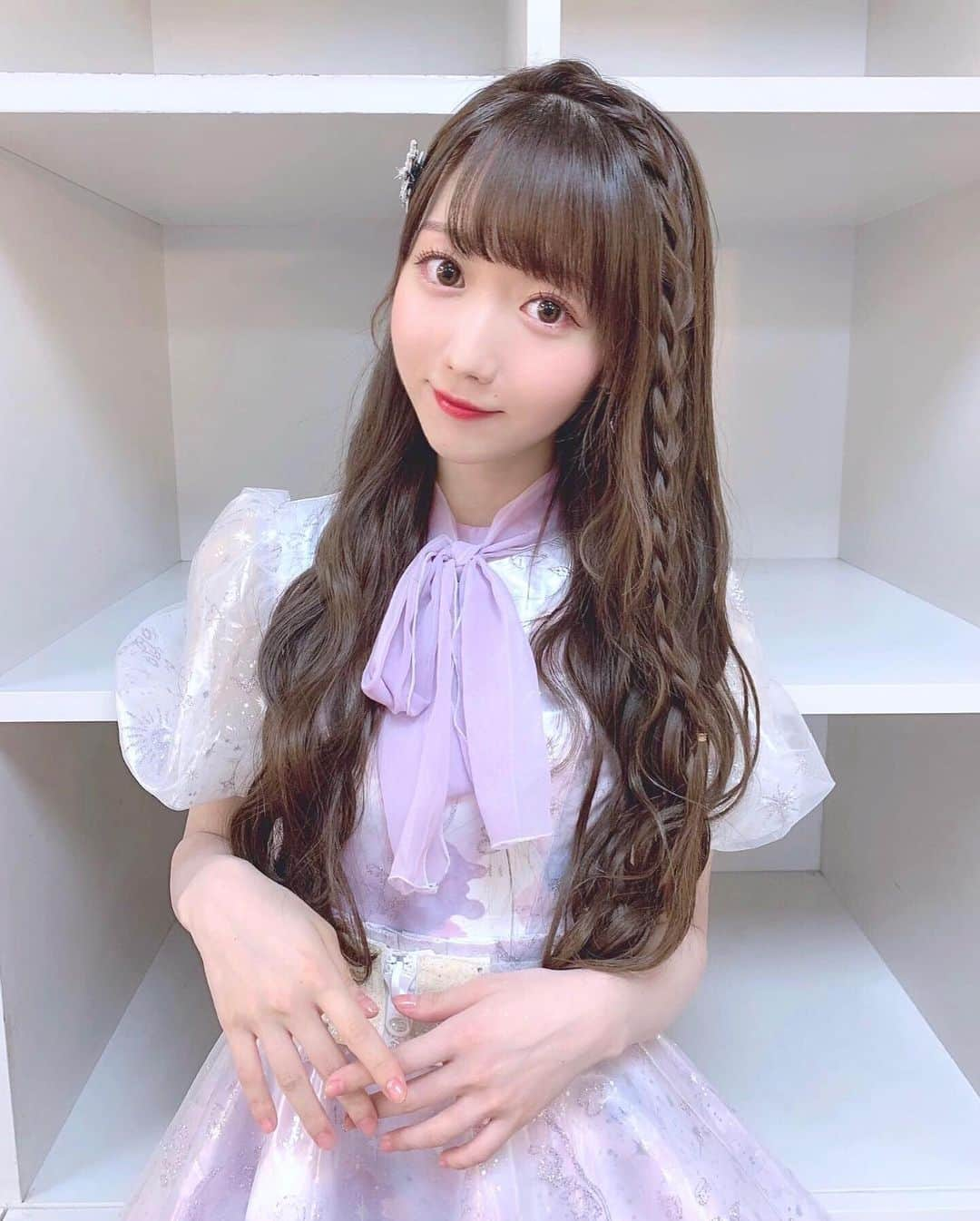 大谷映美里さんのインスタグラム写真 - (大谷映美里Instagram)「👸🏻💜👸🏻💜 ㅤㅤㅤㅤㅤㅤㅤㅤㅤㅤㅤㅤㅤ 最近は暗髪がすき♡ ㅤㅤㅤㅤㅤㅤㅤㅤㅤㅤㅤㅤㅤ コンサート前と、つい最近のおととい #emuclaret でメンテナンスしていただきました💫 ㅤㅤㅤㅤㅤㅤㅤㅤㅤㅤㅤㅤㅤ 今のこのカラーがお気に入り〜💕 ㅤㅤㅤㅤㅤㅤㅤㅤㅤㅤㅤㅤㅤ 頻繁にカラーしてるけどトリートメントも お願いしてるのでどんどん綺麗になっていく…！ いつもありがとうございます☺️ ㅤㅤㅤㅤㅤㅤㅤㅤㅤㅤㅤㅤㅤ 新衣装の全身写真も📷💟」9月21日 22時18分 - otani_emiri