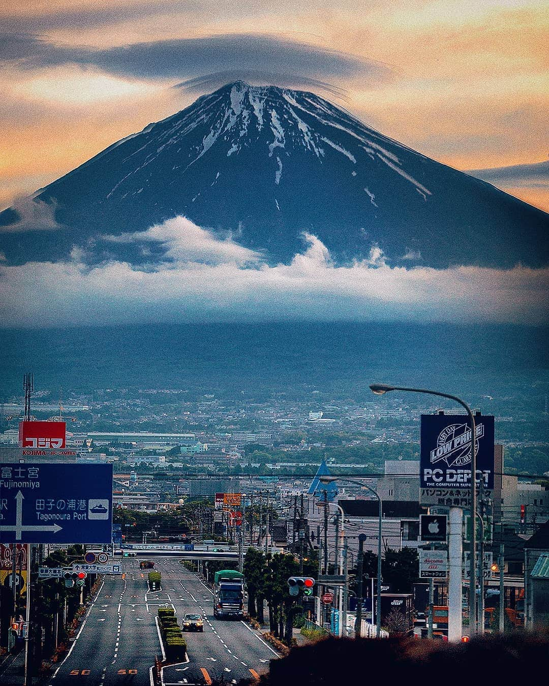 Berlin Tokyoさんのインスタグラム写真 - (Berlin TokyoInstagram)「The mystic force of Mt. Fuji, an undisputed symbol of the Land of the Rising Sun. . . . #hellofrom #japan」9月21日 22時19分 - tokio_kid