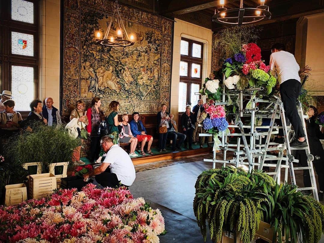 椎木俊介さんのインスタグラム写真 - (椎木俊介Instagram)「Botanical Sculpture in Chaumont-sur-Loire  Date: September 21-22, 2019 Time: 10:00-19:30 (Sat/Sun) /  16:00 gift the flowers to visitors on Sunday Location: Chaumont-sur-Loire, France  #azumamakoto #makotoazuma #amkk #東信 #東信花樹研究所 #botanicalsculpture #chaumontsurloire #france #amkkproject #flowers #flowerart」9月21日 22時50分 - shiinokishunsuke