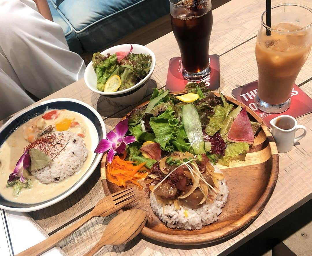 中嶋杏理さんのインスタグラム写真 - (中嶋杏理Instagram)「𝕝𝕒𝕦𝕟𝕔𝕙...🍴🌺 ﻿ ﻿ 皆がこの前フリマに来てくれた所で﻿ ゆきのこさんとランチしてきた🥰﻿ ﻿ いつも話す会話は恋話8割﻿ あんりの悩み相談🥺💭w﻿ ﻿ この日帰る時雨だったからって﻿ ゆきのこさんが送ってくれた😢﻿ ﻿ やさちぃ、、、🥺❤️❤️❤️﻿ ﻿ ﻿ ☕️: @tothesea_healthliving ﻿ ﻿ ﻿ #launch #cafe #selfie  #tothesea」9月21日 22時52分 - anrinakajima