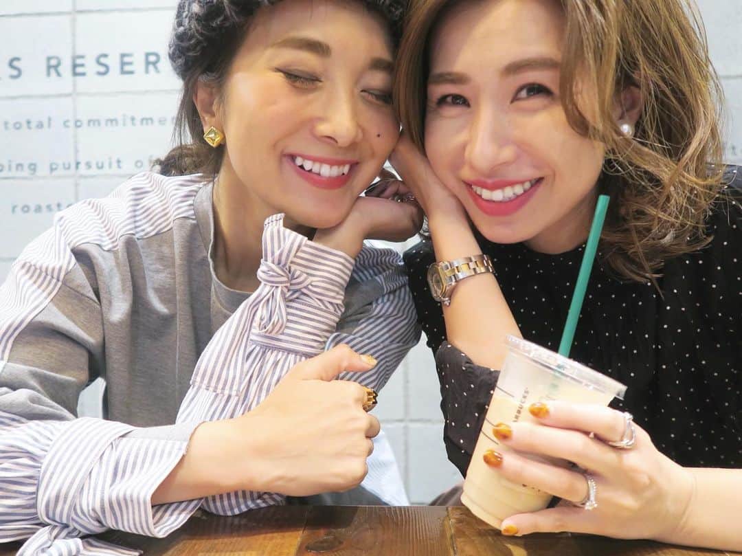 のインスタグラム：「3連休初日の今日はayuちゃんと1日大阪date＼(^o^)／lunchしてお買い物して映画見てdinnerして、それでも喋り足らずシメにスタバ♡仲良しか♡そして突然の年上アピールなのかスタバご馳走してくれたけど、本当の狙いは何かな。笑」