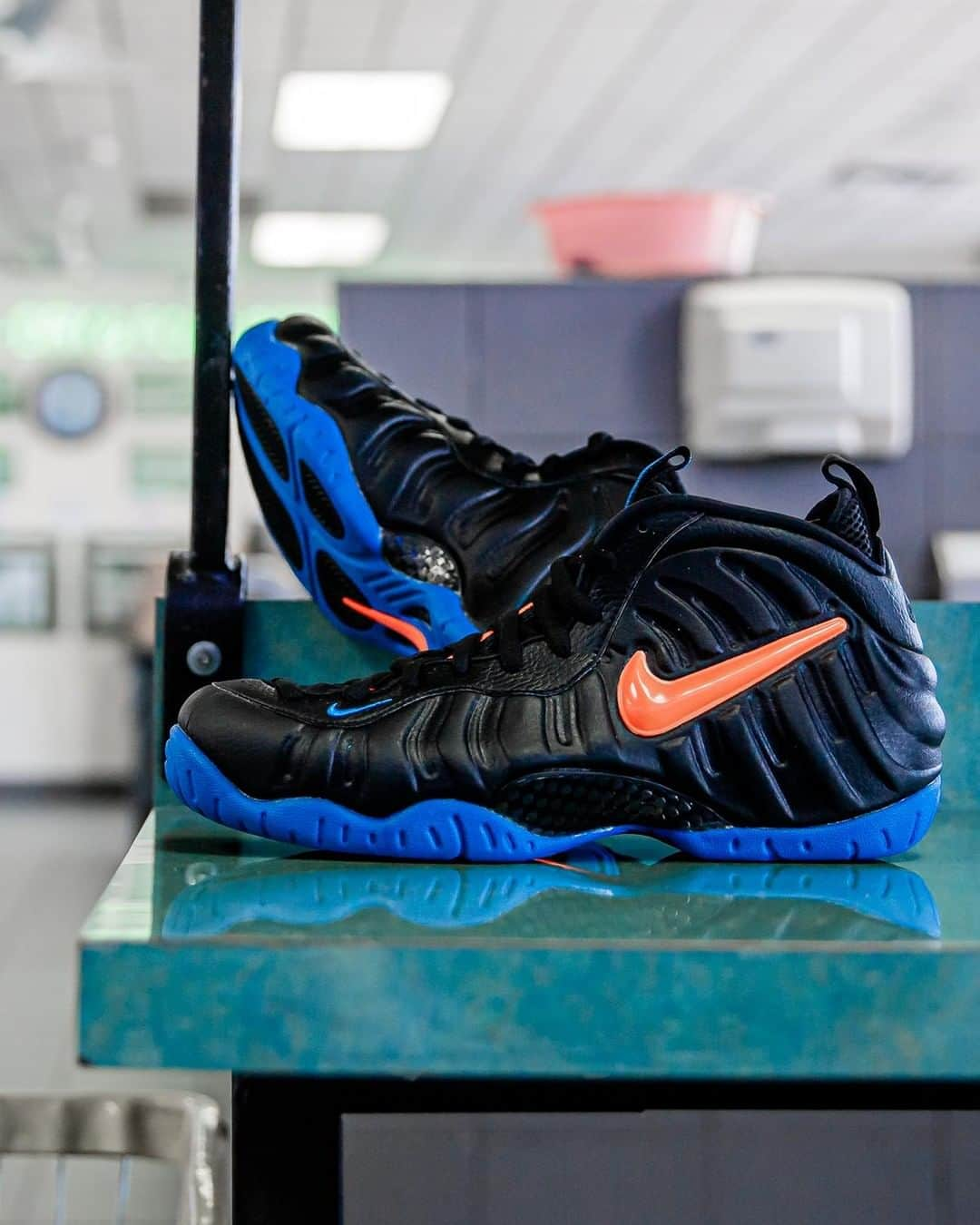 Foot Lockerさんのインスタグラム写真 - (Foot LockerInstagram)「NY Hoops! #Nike Air Foamposite Pro 'Knicks' Available Now, In-Store and Online  Men's and Kids」9月21日 23時00分 - footlocker