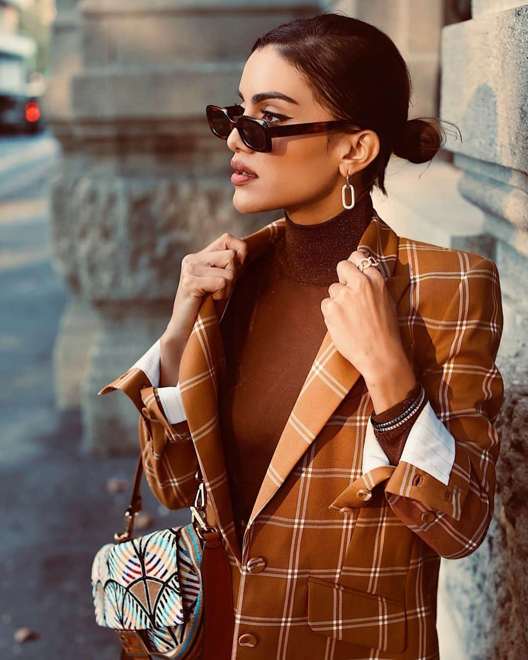 Camila Coelhoさんのインスタグラム写真 - (Camila CoelhoInstagram)「Plaid fever & @apmmonaco accessories 💫  #apmmonaco #apmmonacopartner ———— Conjuntinho xadrez pra mais um dia em Milão!」9月21日 23時01分 - camilacoelho