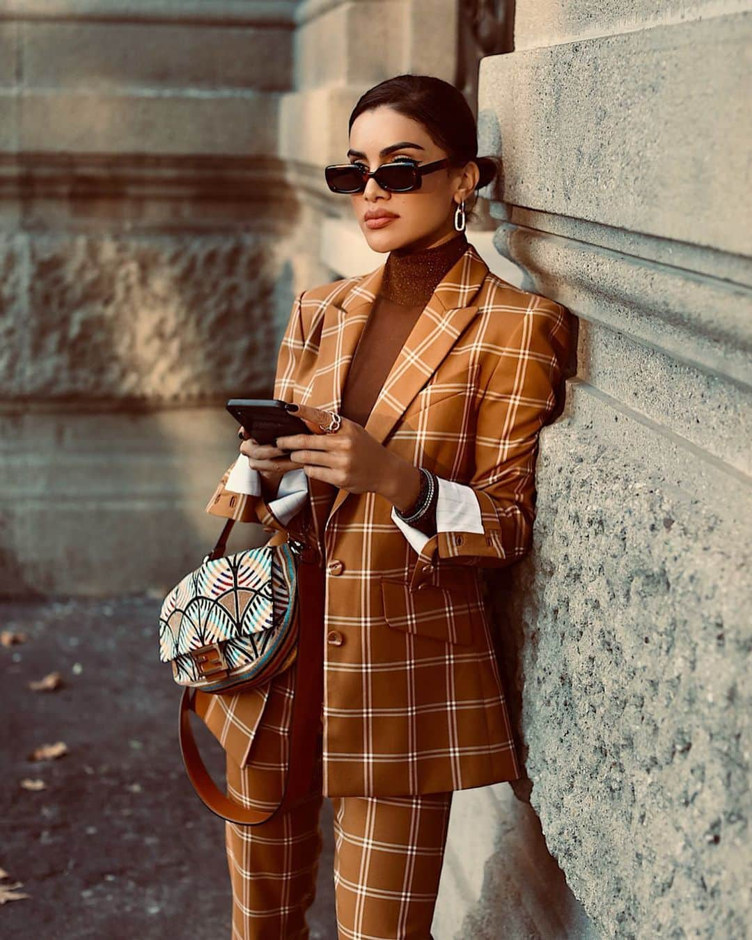 Camila Coelhoさんのインスタグラム写真 - (Camila CoelhoInstagram)「Plaid fever & @apmmonaco accessories 💫  #apmmonaco #apmmonacopartner ———— Conjuntinho xadrez pra mais um dia em Milão!」9月21日 23時01分 - camilacoelho