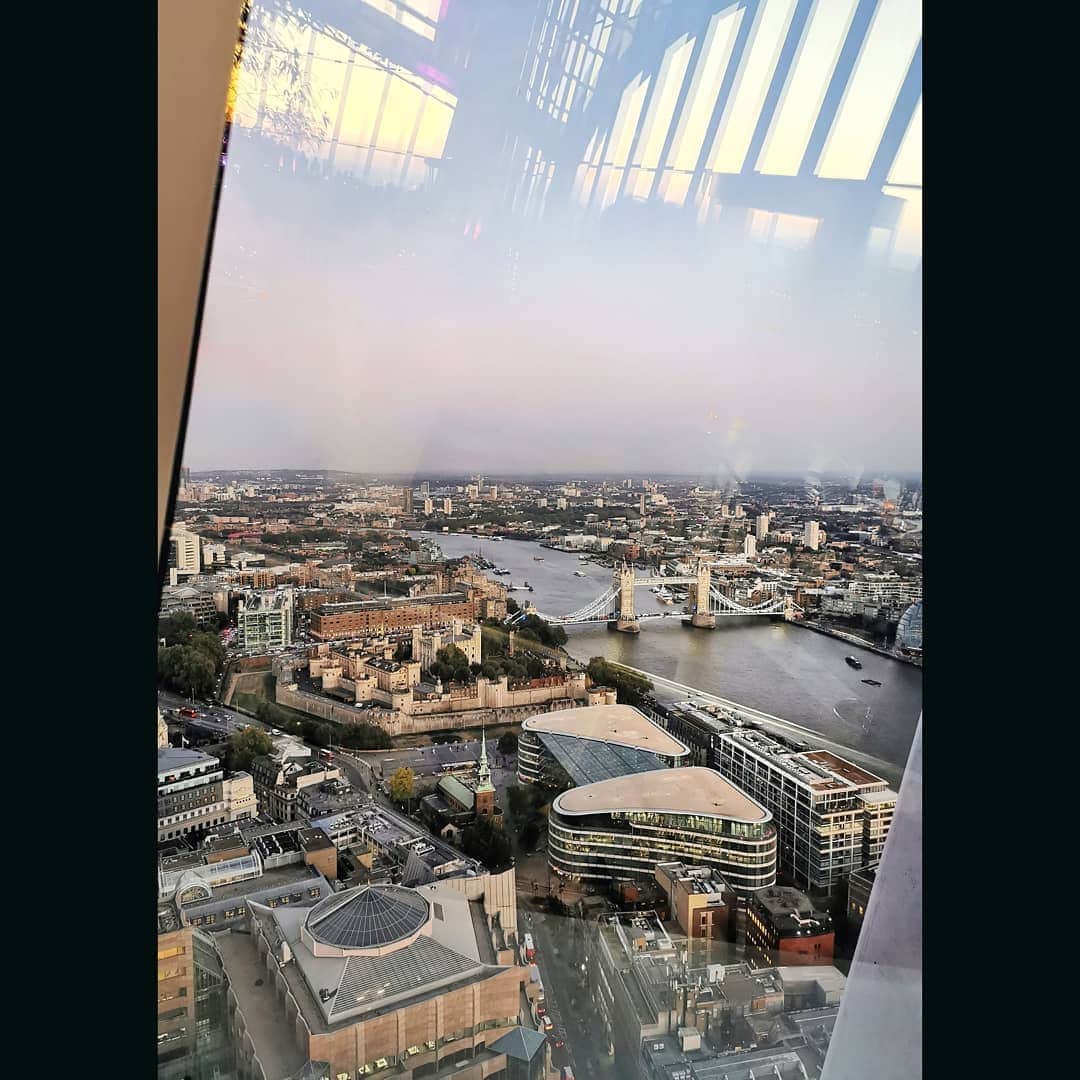 ダンソン・タンのインスタグラム：「Lunch🍴🍴🍴 #London #DT #HOTHEART #唐禹哲」