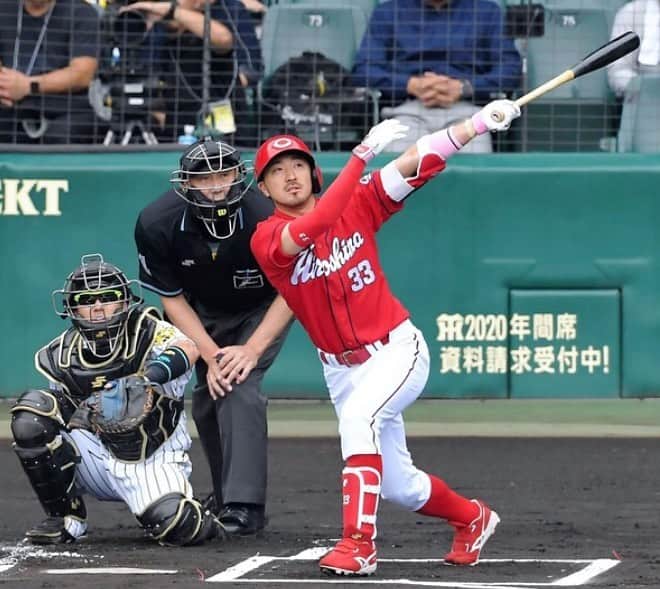 地方民のカープ女子のインスタグラム：「・ 今日の菊さん💞 ・ 13号ソロホームラン😎👏 ・ 残り2試合どっちも勝ってCSに臨みましょう～✊🏻✨ ・ #菊池涼介 #広島東洋カープ#広島カープ#カープ#carp」