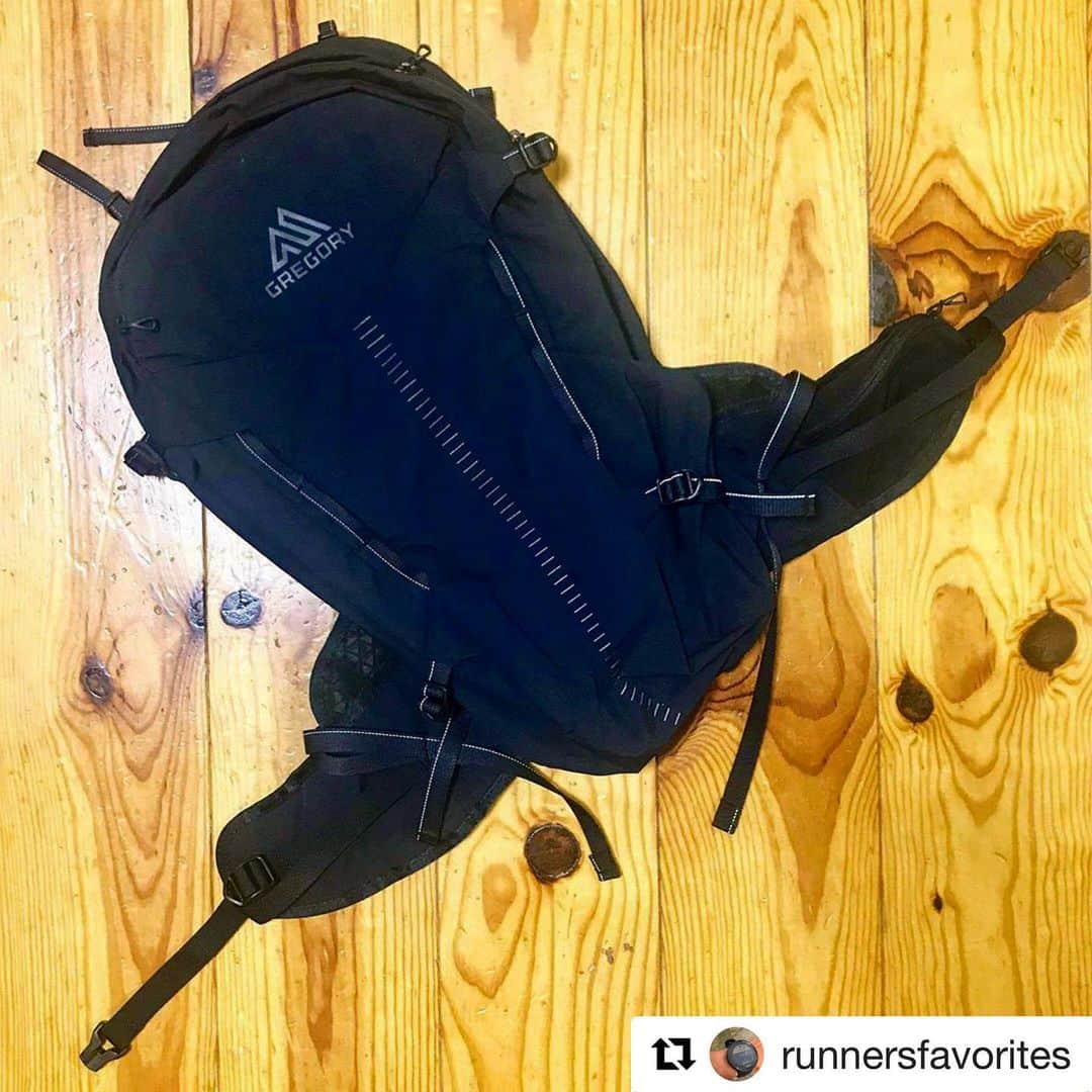 宇野薫のインスタグラム：「お気に入りのランニングバック！！ #UNORUN #caoluno #宇野薫  #Repost @runnersfavorites with @get_repost ・・・ * Runners Favorites ランナーたちのお気に入り  0278 @caoluno GREGORY RAVEN 18 グレゴリー  レイブン 18 「トレーニングウェア、シューズ、着替えが入るランニング対応バックパックをずっと探していましたが、遂に見つけました。これでジムの行き帰りも、走っていくことができます！」 #gregory #グレゴリー」