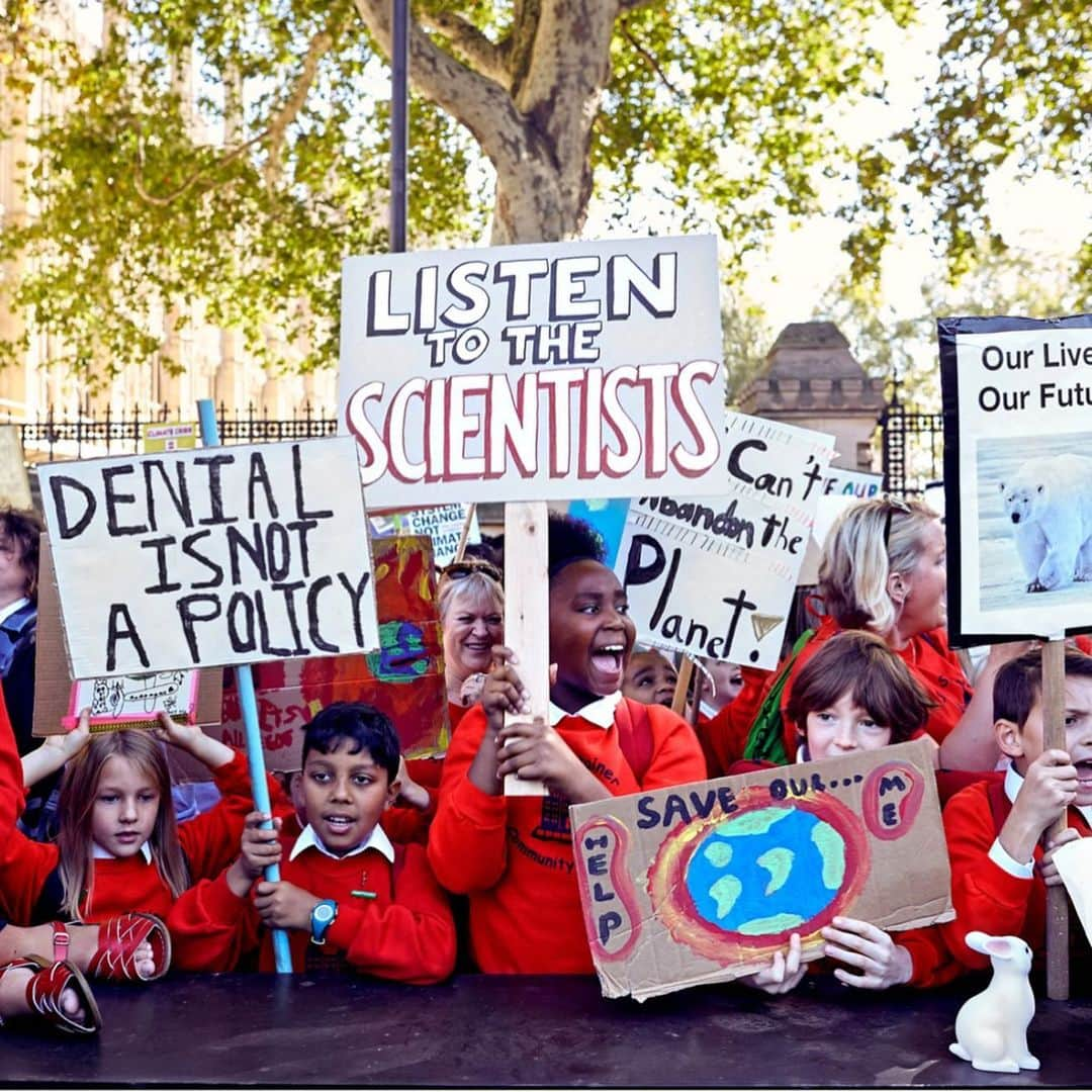 ジミー・チンさんのインスタグラム写真 - (ジミー・チンInstagram)「Awesome to see everyone around the world that showed up for the #climatestrike. Even more awesome to see the incredible momentum of the movement coming from the youth. Our children certainly have the most to lose. Proud of all the friends, companies and organizations in the outdoor industry making a stand to demand action on the global climate crisis. We know first hand what it looks like, what it feels like and what we have to lose. 🙏🏼 @protectourwinters @accessfund @americanalpine @thenorthface @jeremyjones @tommycaldwell @argonautphoto @hawkeyehuey @jonessnowboards 📸 Olivia Harris / NYTimes 📸Bryan Smith / Getty  I look forward to what I’m sure will be an intelligent productive exchange of ideas in the comments below 😂」9月21日 23時52分 - jimmychin