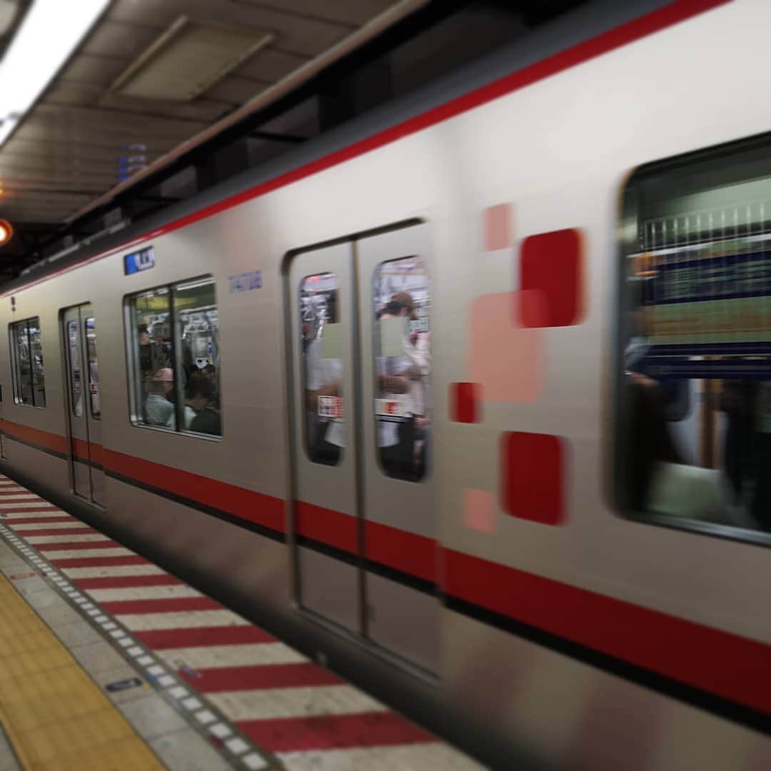 福田賢二さんのインスタグラム写真 - (福田賢二Instagram)「打ち上げ。終電🚃に乗れた自分を褒めてあげたいです。  お疲れ様でした🌵🍺」9月22日 0時09分 - g_ken