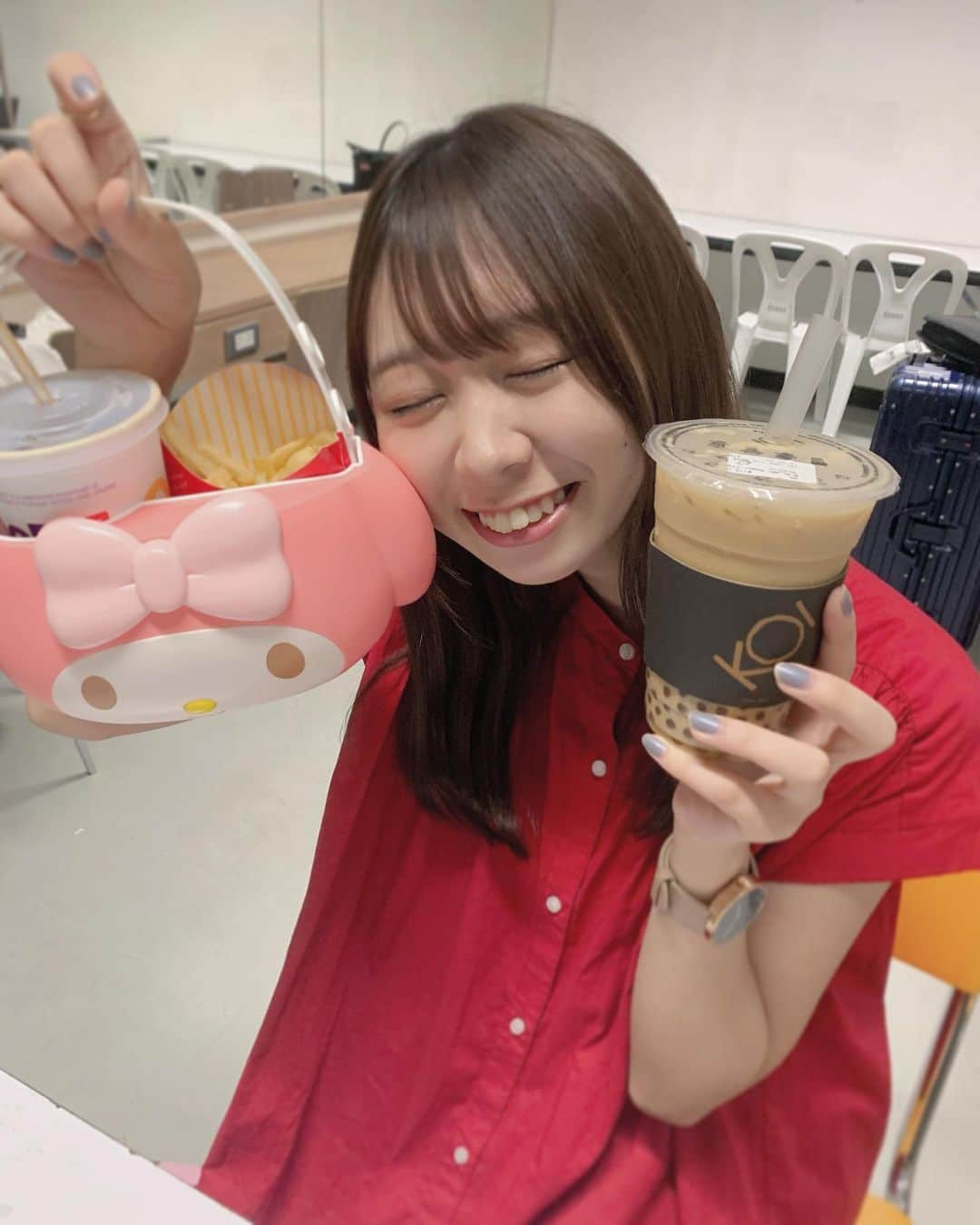 松田美里さんのインスタグラム写真 - (松田美里Instagram)「タイのマクドナルドで可愛いちゃんみつけた🥺  日本にもあるタピオカ屋さんのKOIもあったよ Brown sugar milkのが甘かったおいし！ マイメロキャリーバッグにどう詰めようかな～（笑）  #THAILAND#PATAYA#WASUTA」9月22日 0時11分 - miri_matsuda