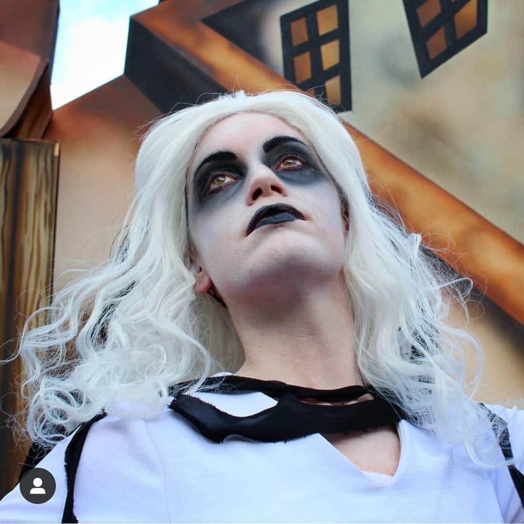 ロブ・ゾンビさんのインスタグラム写真 - (ロブ・ゾンビInstagram)「Who knew Living Dead Girl would become an attraction at Universal Studios in Orlando! So crazy. #livingdeadgirl #universalstudiosorlando #sherimoonzombie #robzombie #hellbillydeluxe」9月22日 5時51分 - robzombieofficial