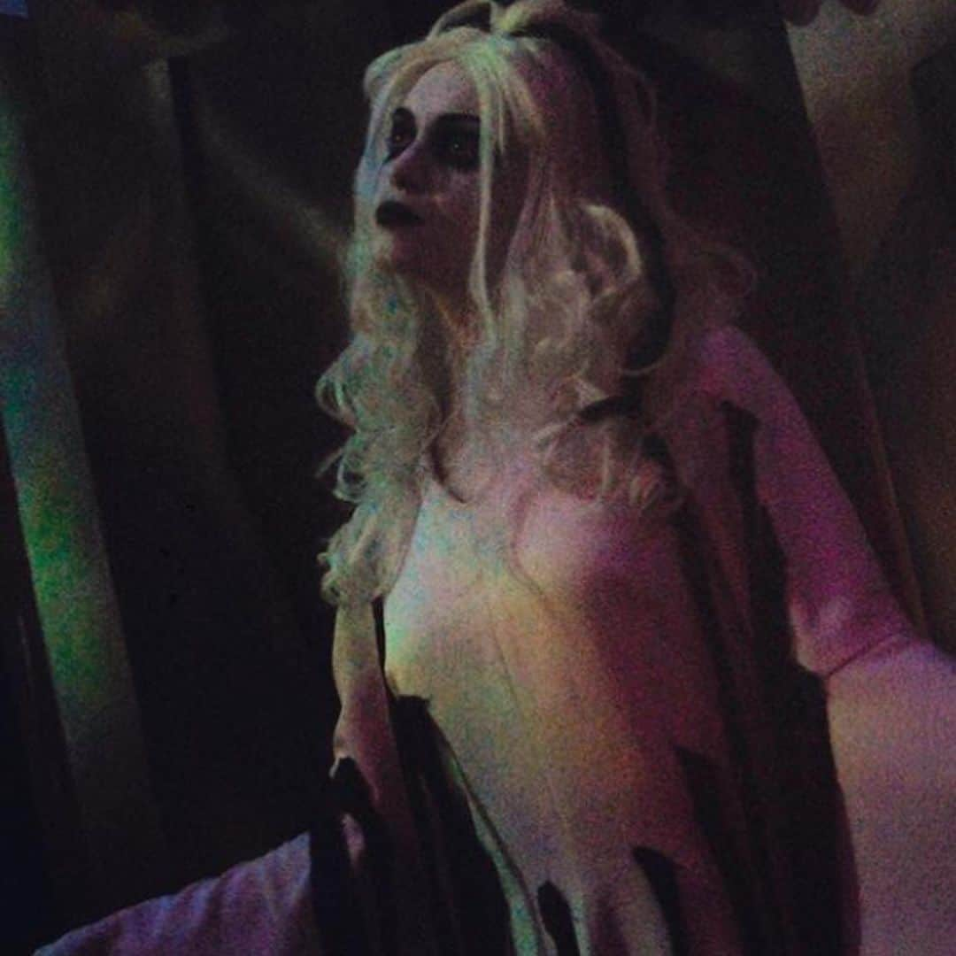 ロブ・ゾンビさんのインスタグラム写真 - (ロブ・ゾンビInstagram)「Who knew Living Dead Girl would become an attraction at Universal Studios in Orlando! So crazy. #livingdeadgirl #universalstudiosorlando #sherimoonzombie #robzombie #hellbillydeluxe」9月22日 5時51分 - robzombieofficial