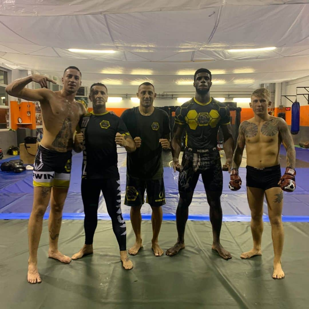 アンジェロ・パロンボさんのインスタグラム写真 - (アンジェロ・パロンボInstagram)「Friends ❤️ #mma #fighters #fight #genova #friends #ap17 #amicizia」9月22日 0時29分 - angelopalombo17