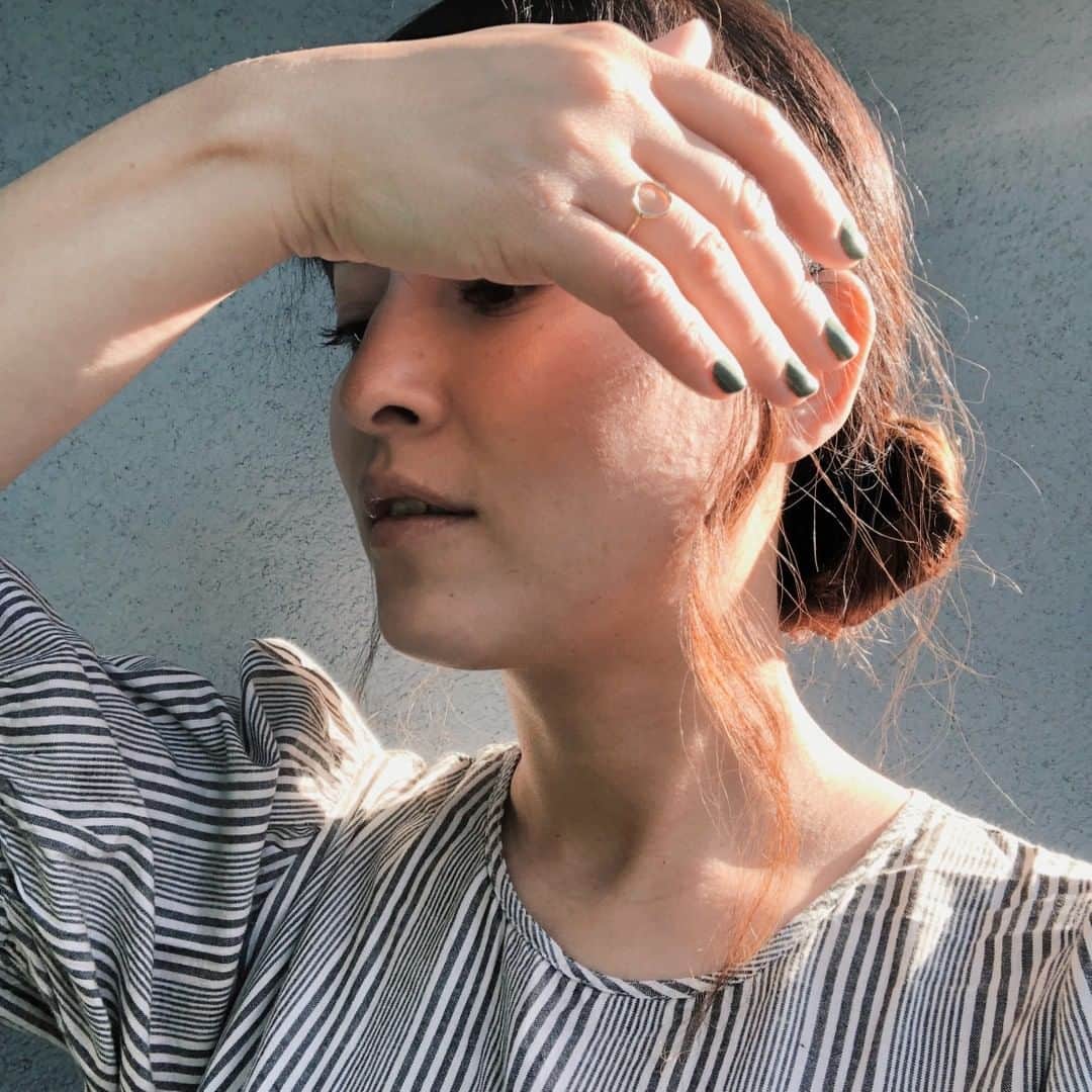 フリーディアのインスタグラム：「This beautiful ring I have been wearing everyday is from @mejuri I love their jewelry and the easiness of each piece. So excited to share that the permanent LA Mejuri showroom will be opening Saturday September 21st @ 8404 Melrose Ave. Cannot wait to see it myself. It's about time! ⠀⠀⠀⠀⠀⠀⠀⠀⠀ *⠀⠀⠀⠀⠀⠀⠀⠀⠀ *⠀⠀⠀⠀⠀⠀⠀⠀⠀ *⠀⠀⠀⠀⠀⠀⠀⠀⠀ 私が毎日つけているこの美しい指輪は、ジュエリーのシンプルさとつけやすさが大好きな@mujuriです。やっとLA Mejuriショールームが9月21日土曜日に開かれることを共有することに興奮。 8404メルローズアベニュー.嬉しいね。⠀⠀⠀⠀⠀⠀⠀⠀⠀ #mejuri #grandopening #open #newstore #melrose #melroseave #jewelry」