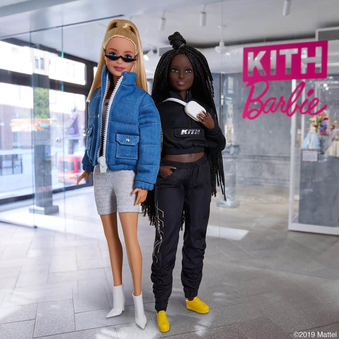 バービーさんのインスタグラム写真 - (バービーInstagram)「First stop in NYC, @kith! We’ve collaborated with @kithwomen on a special project that you can now check out in their Soho store. Customers get to submit styles for a chance to become the official Kith x Barbie look! Keep your 👀 out over the next few weeks to vote for your fave. #barbie #barbiestyle」9月22日 1時25分 - barbiestyle