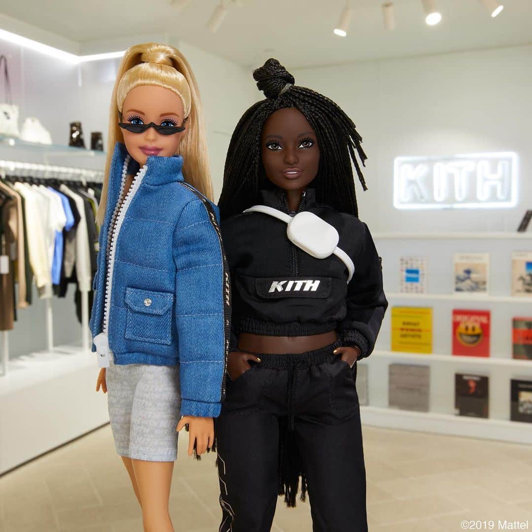 バービーさんのインスタグラム写真 - (バービーInstagram)「First stop in NYC, @kith! We’ve collaborated with @kithwomen on a special project that you can now check out in their Soho store. Customers get to submit styles for a chance to become the official Kith x Barbie look! Keep your 👀 out over the next few weeks to vote for your fave. #barbie #barbiestyle」9月22日 1時25分 - barbiestyle