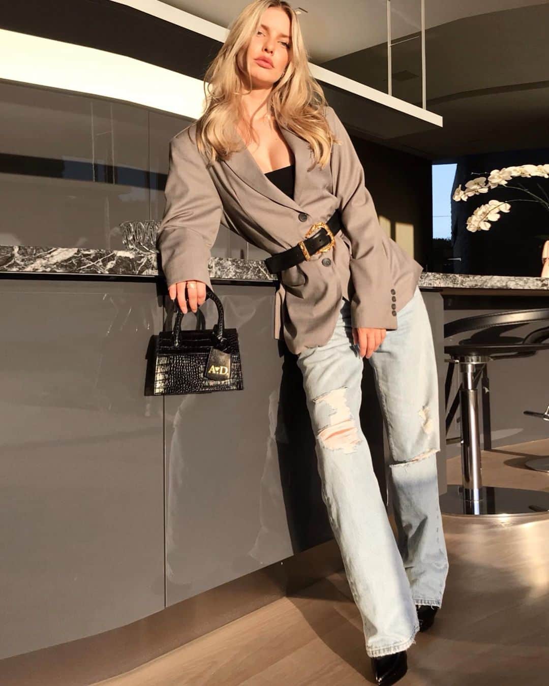 Katelyn Byrdさんのインスタグラム写真 - (Katelyn ByrdInstagram)「Opportunities don’t happen, you wake up and work for them. ✨📈📖 This timeless perfected purse is by @annedorcay 🖤」9月22日 1時22分 - katelynbyrd