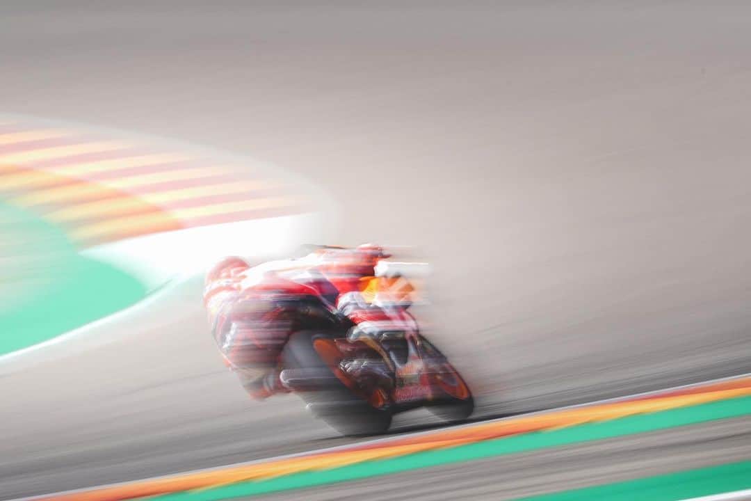 レプソル・ホンダさんのインスタグラム写真 - (レプソル・ホンダInstagram)「Before ➡️ During ➡️ After • • • • #AragonGP #Process #25RepsolHonda #Repsol #MotoGP #Honda #Racing #RepsolHonda #HRC #RC213V #MM93 #MarcMarquez #MM93🐜 #ThePowerOfDreams #Motorcycle #Aragon #Spain」9月22日 1時29分 - hrc_motogp