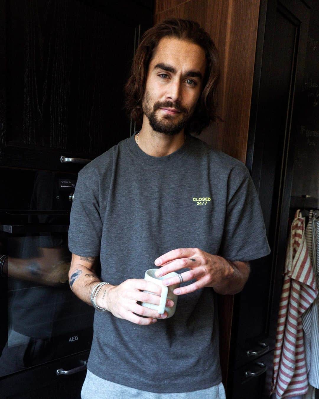 NICOLAS SIMOESのインスタグラム：「Who’s up for coffee? ☕️🙋🏻‍♂️ #AEG」
