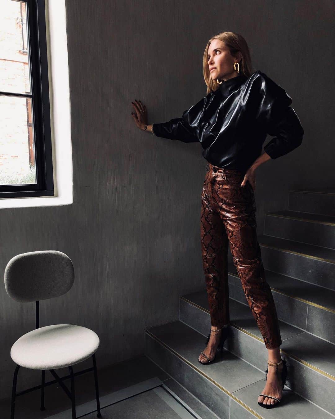 ペニーレ・タイスベックのインスタグラム：「Saturday Night Fever💥 @matchesfashion #mfxstylesocial」
