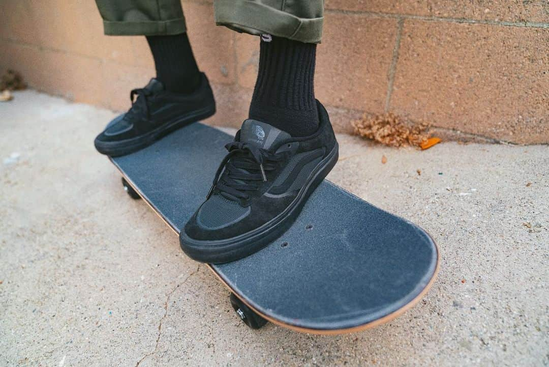 Vans Skateさんのインスタグラム写真 - (Vans SkateInstagram)「The limited edition @GeoffRowley Rowley RapidWeld Pro LTD and Rowley Long Sleeve are now available at select independent skate shops worldwide! Hit up your local and lace up a pair today! Learn more or find a shop near you at vans.com/skate」9月22日 2時07分 - vansskate