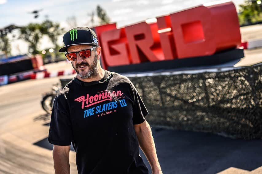 ケン・ブロックさんのインスタグラム写真 - (ケン・ブロックInstagram)「Rad behind-the-scenes shots from @GymkhanaGRID in Warsaw, Poland by @mchphotocz. #GymkhanaGRID #CossieWorldTour #BlockEscortCossieV2」9月22日 2時25分 - kblock43