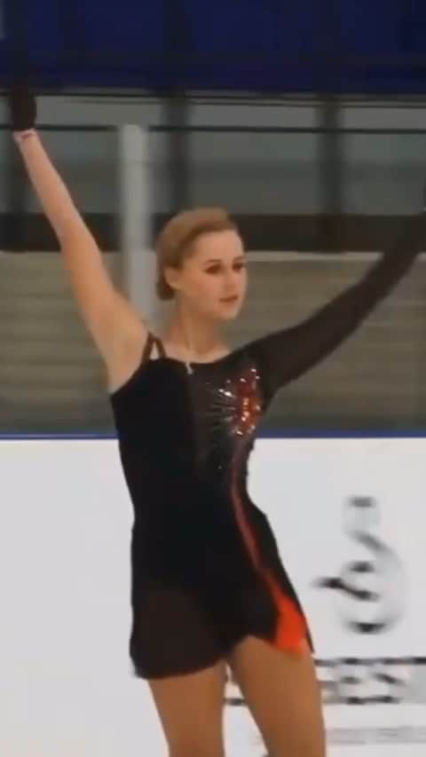 セラフィマ・サハノヴィッチのインスタグラム：「New season is finally underway! Serafima’s wonderful new Short Program at the 1st Stage Cup of Russia in Syzran. ❤️🖤 #SerafimaSakhanovich #TeamTurenko #СерафимаСаханович」