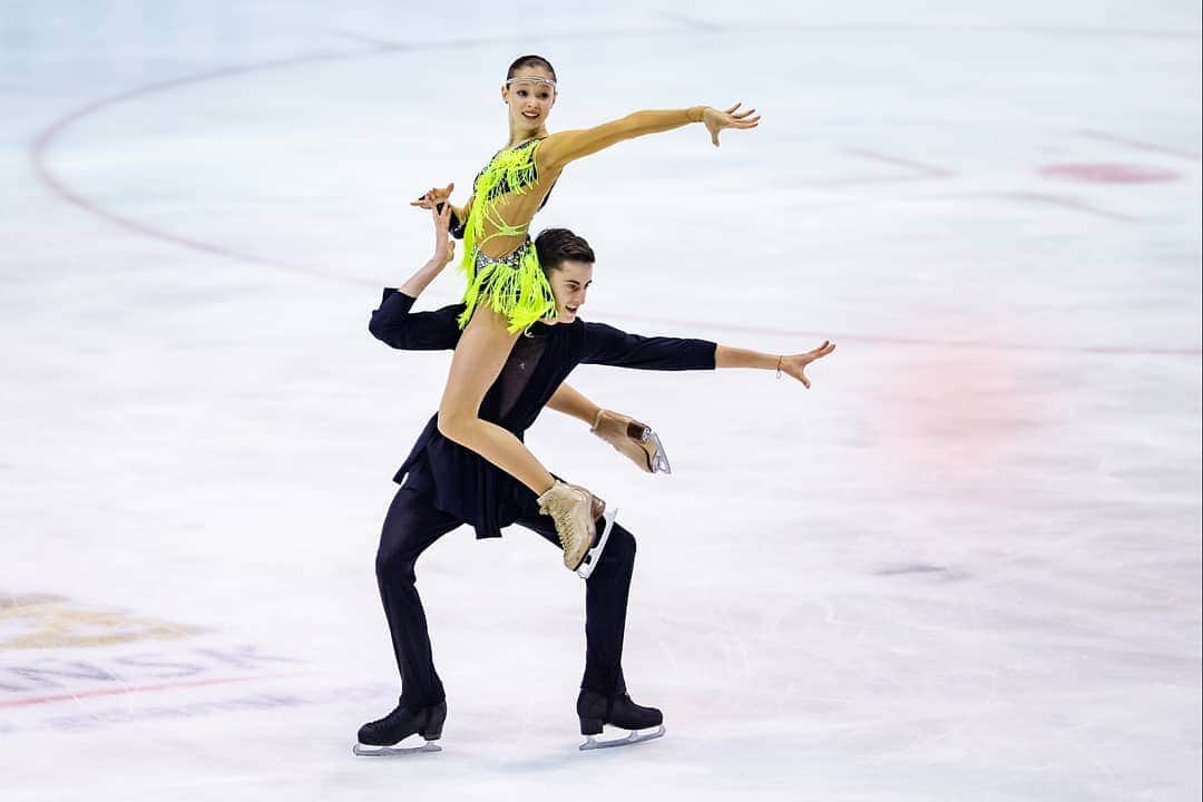 ISUグランプリシリーズさんのインスタグラム写真 - (ISUグランプリシリーズInstagram)「🔢 Junior Grand Prix 2019 - Baltic Cup Gdansk  Final Results Junior Ice Dance:  1⃣  @avonley_nguyen / @vadym____kolesnik 🇺🇸 - 2⃣  @loicia.demougeot / @t0_lm 🇫🇷 - 3⃣ @_ekatashinskaya_ / @10alexs01 🇷🇺 --- #⃣ #JGPFigure #FigureSkating 📸: @jmfotoz」9月22日 2時43分 - isufigureskating_x