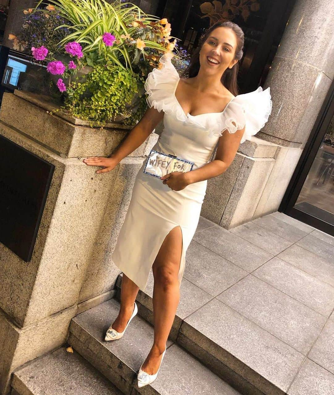 SOPHIA WEBSTERさんのインスタグラム写真 - (SOPHIA WEBSTERInstagram)「👰 #SophiaWebster ‘Wifey for Lifey’ Cleo pumps and clutch are 'To have and to hold' 💍🔔 . #Regram - Congratulations @rachel_spoiltbelle! #SophiaWebsterBridal #WifeyForLifey」9月22日 2時58分 - sophiawebster