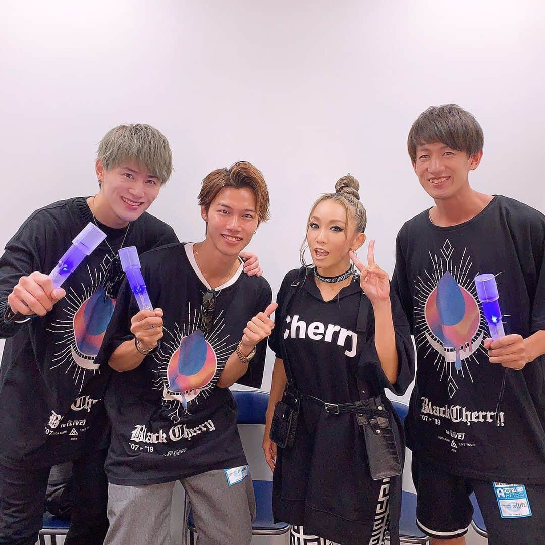 佐脇慧一さんのインスタグラム写真 - (佐脇慧一Instagram)「「KODA KUMI LIVE TOUR 2019 re(LIVE)」Black Cherry公演  今回で2回も観させていただきました！ JAPONESQUE公演と世界観がガラっと変わって、カッコイイ、カワイイ、エロい、全てが詰まってて、感動でした。MCで話されてた内容にもが、凄く胸に突き刺ささって。大先輩の言葉をステージでも楽屋でも聴けて、幸せものです。 背中を僕らも追っていかないと！  連日、2回公演、本当にお疲れ様さまです！魂こもったライブ、圧巻でした。 本当にありがとうございました！  #倖田來未 #kodakumi」9月22日 3時24分 - keiichi_sawaki