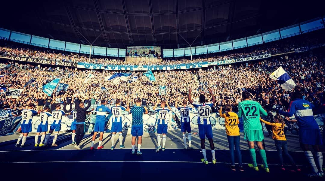 ルネ・ヤーステインさんのインスタグラム写真 - (ルネ・ヤーステインInstagram)「Finally 3 points😁🔵⚪ #hahohe」9月22日 3時25分 - jars84