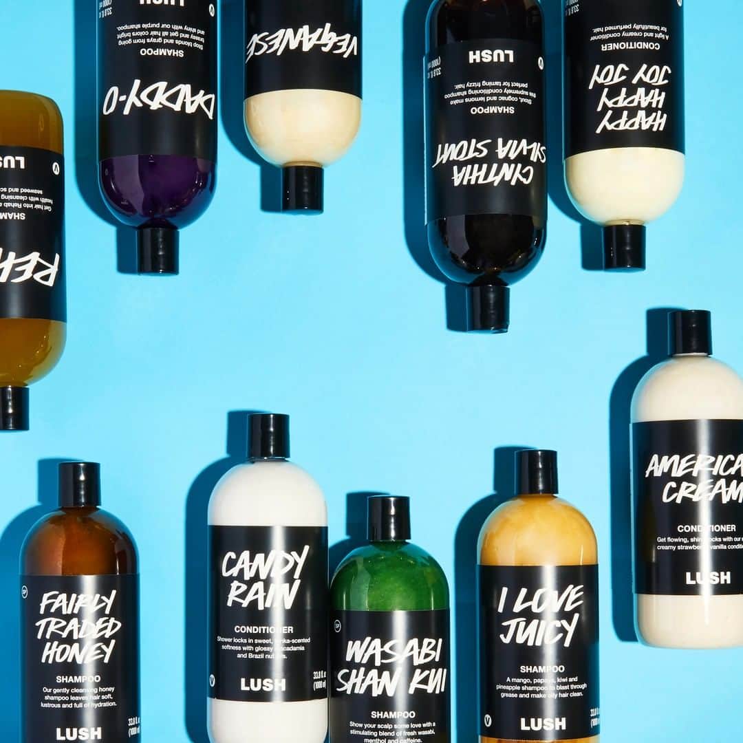 LUSH Cosmeticsさんのインスタグラム写真 - (LUSH CosmeticsInstagram)「Buy bigger, save more. 🙌 Your old and new haircare favs are available in 1L sizes, but why buy bigger?⁠ ⁠ 💰 Save money. Check our link in bio to compare prices between the smaller units and our 1L bottles. The bigger the bottle, the less the price per oz. #facts⁠ ⁠ ♻️ Save the amount of plastic you're purchasing. The less amount of bottles you need, the less amount of plastic you purchase. It's as simple as that. ⁠ ⁠ In our case, bigger really is better. Click our link in bio to shop.⁠ *⁠ *⁠ *⁠ *⁠ #instagood #instahair #haircare #hairgoals #hairinspo #behindthechair #vegetarian #sustainability⁠」9月22日 3時40分 - lushcosmetics