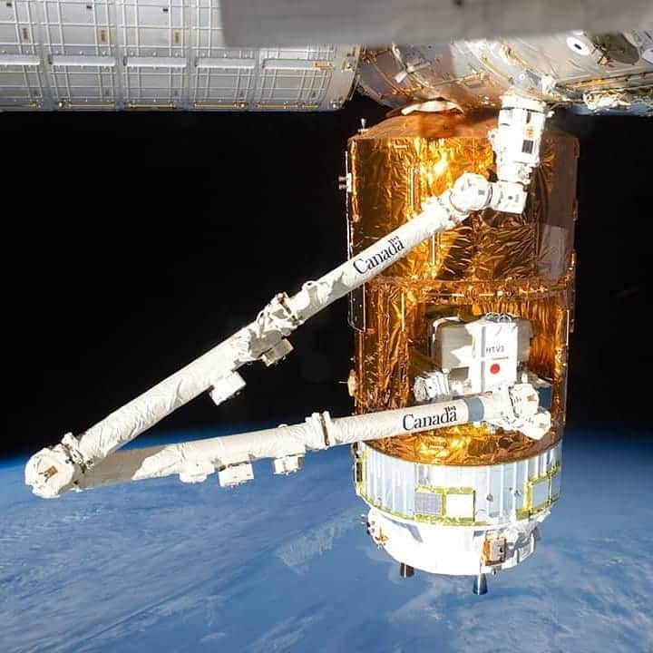 国際宇宙ステーションさんのインスタグラム写真 - (国際宇宙ステーションInstagram)「JAXA (Japan Aerospace Exploration Agency) has moved the launch of its HTV-8 cargo craft to resupply the space station to Tuesday at 12:05 p.m. EDT. NASA TV will begin its live coverage at 11:30 a.m.  #nasa #jaxa #csa #unitedstates #japan #canada  #kounotori #international #space #station」9月22日 3時42分 - iss