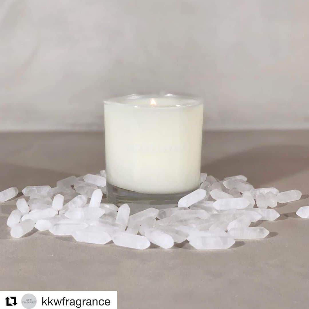 クリス・ジェンナーさんのインスタグラム写真 - (クリス・ジェンナーInstagram)「These are divine!!! @kkwfragrance is launching candles inspired by @kimkardashian’s signature scent! 9.27 KKWFRAGRANCE.COM #Repost @kkwfragrance ・・・ The new #KKWFRAGRANCE candle is inspired by our signature scent, Crystal Gardenia. Launching to KKWFRAGRANCE.COM on Friday, 09.27 at 12PM PST」9月22日 4時10分 - krisjenner