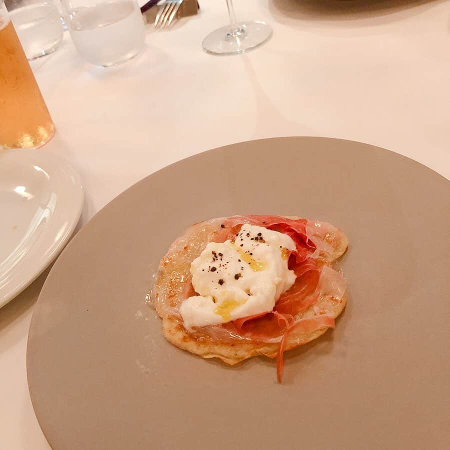 のインスタグラム：「先日のgirls' dinnerは 南青山のトラットリアフィレンツェ サンタマリアにて🍽✨ もう１０年以上は経つ このメンバーで最高に楽しいひと時でした🥰🙏✨ プライベートでこれだけ仲が良い仲間がいて 幸せだねってみんなで話してた❤️ これからもずっと宜しくね❤️ Happy birthday for those beautiful ladies🥳🎊💓 #girls #dinner #love #friends」